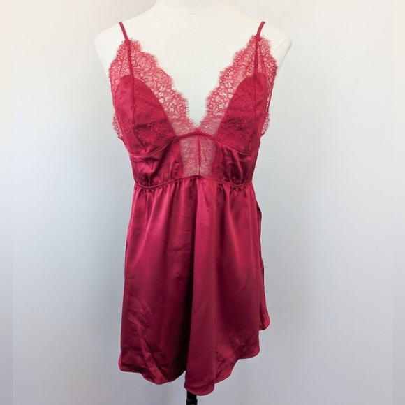 Vintage Secret Red Satin Cami Lingerie Top With Side Slits - Picture 2 of 8